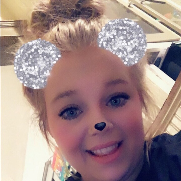 Meet your Posher, Caitlyn - Picture 1 of 1